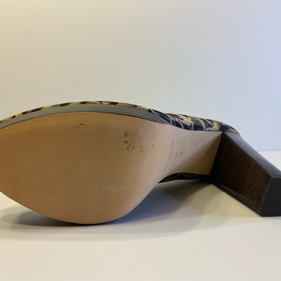 Coach Tristian Heels, 10, Never Worn,  Gorgeous Shoes - Picture 7 of 8